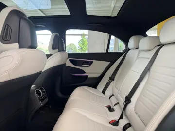 MERCEDES-BENZ C 300 d 4M AMG-LiNE PANO DiSTRO 360  HuD