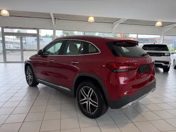 MERCEDES-BENZ GLA 200d