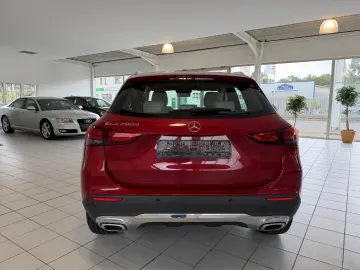 MERCEDES-BENZ GLA 200d