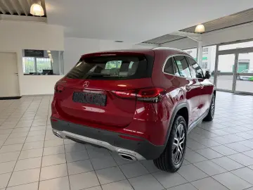 MERCEDES-BENZ GLA 200d
