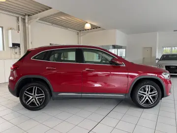 MERCEDES-BENZ GLA 200d