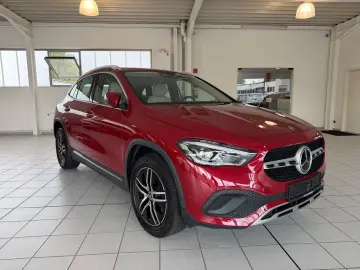 MERCEDES-BENZ GLA 200d