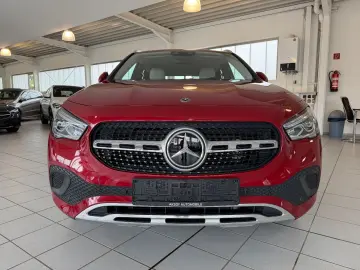 MERCEDES-BENZ GLA 200d