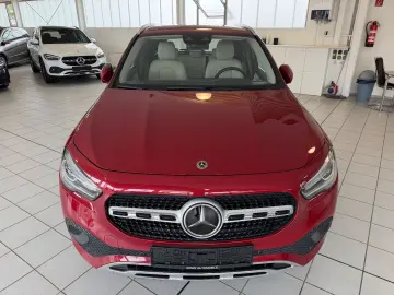 MERCEDES-BENZ GLA 200d
