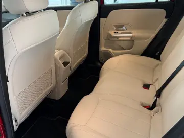 MERCEDES-BENZ GLA 200d