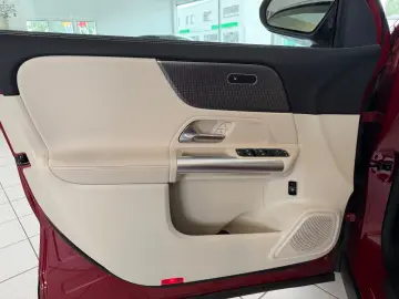 MERCEDES-BENZ GLA 200d