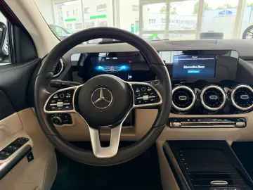 MERCEDES-BENZ GLA 200d