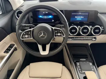 MERCEDES-BENZ GLA 200d