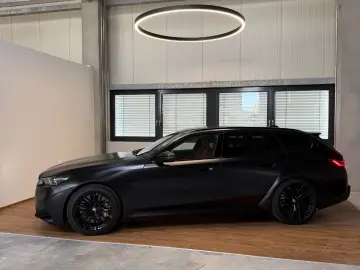 BMW M5 Touring Ultimate   Keramik   Frozen Black