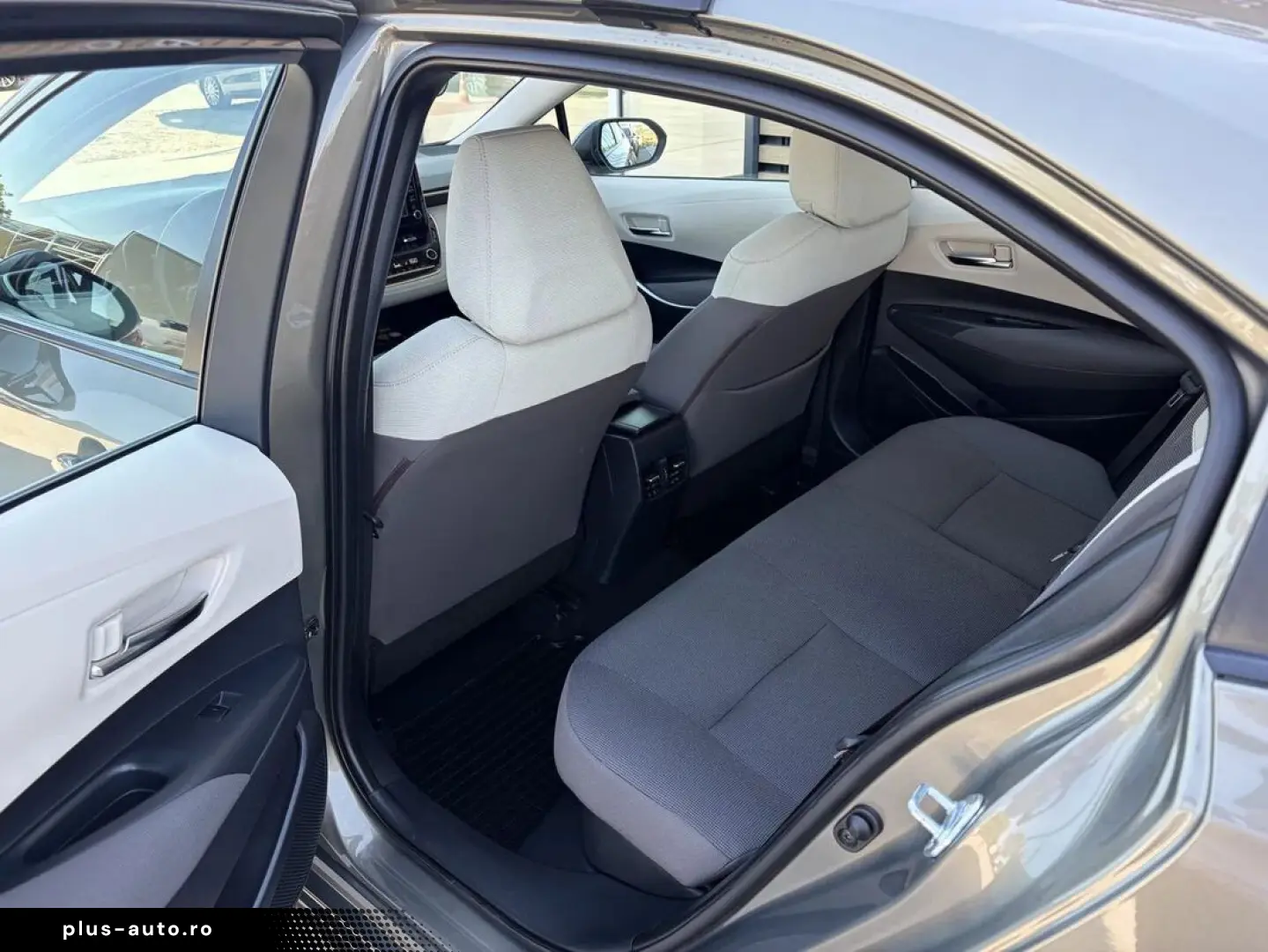 Toyota Corolla 1.8 Hev Business Plus