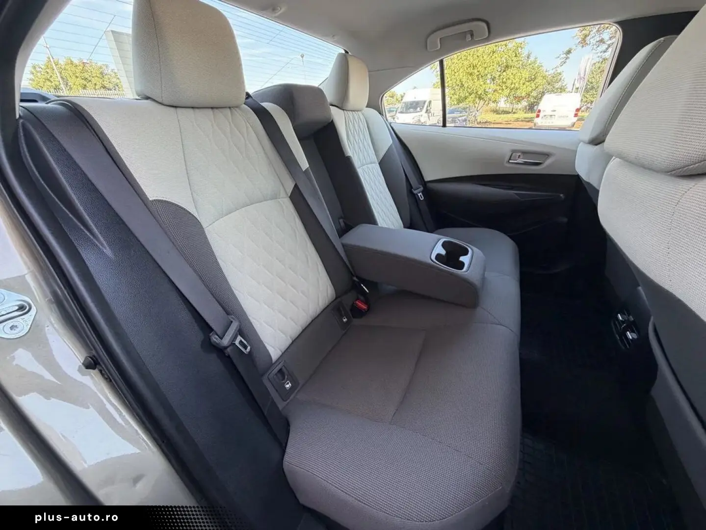 Toyota Corolla 1.8 Hev Business Plus