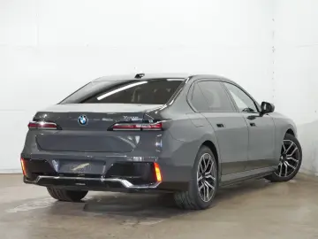 BMW 750e xDrive M Sport - Executive Lounge - Sky Lounge