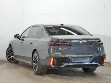 BMW 750e xDrive M Sport - Executive Lounge - Sky Lounge