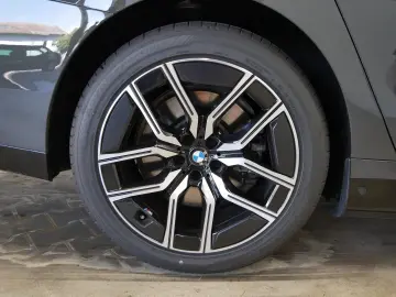 BMW 750e xDrive M Sport - Executive Lounge - Sky Lounge