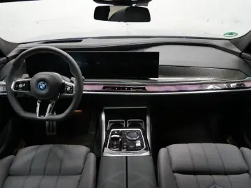 BMW 750e xDrive M Sport - Executive Lounge - Sky Lounge