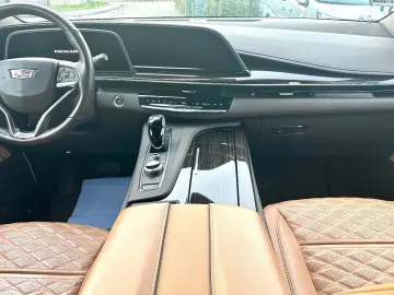 CADILLAC Escalade