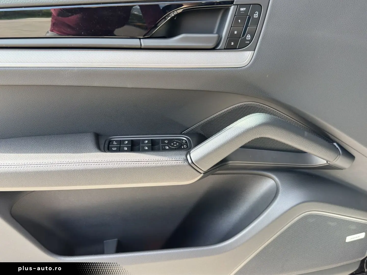 PORSCHE Cayenne E-Hybrid   Panorama