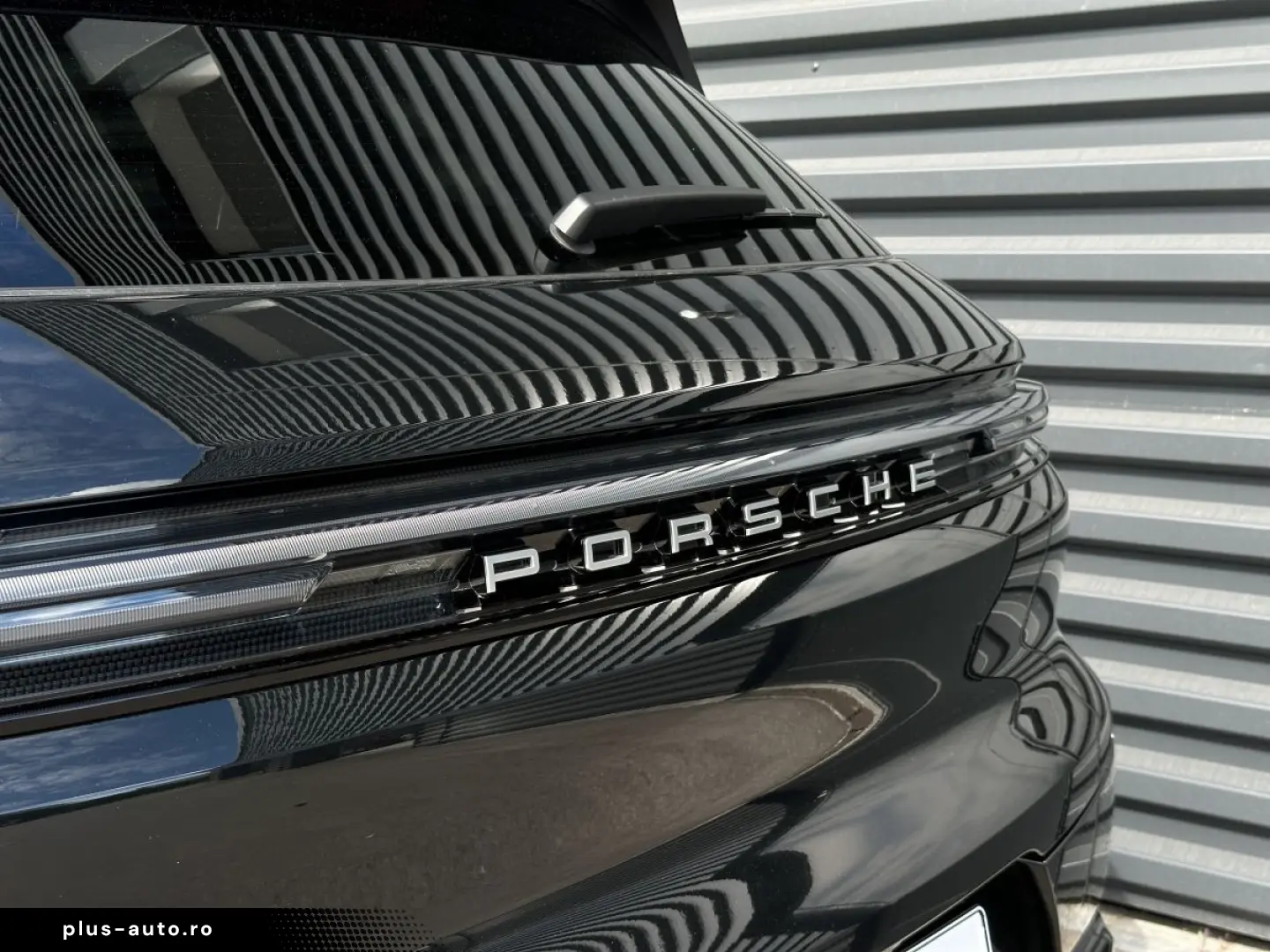 PORSCHE Cayenne E-Hybrid   Panorama