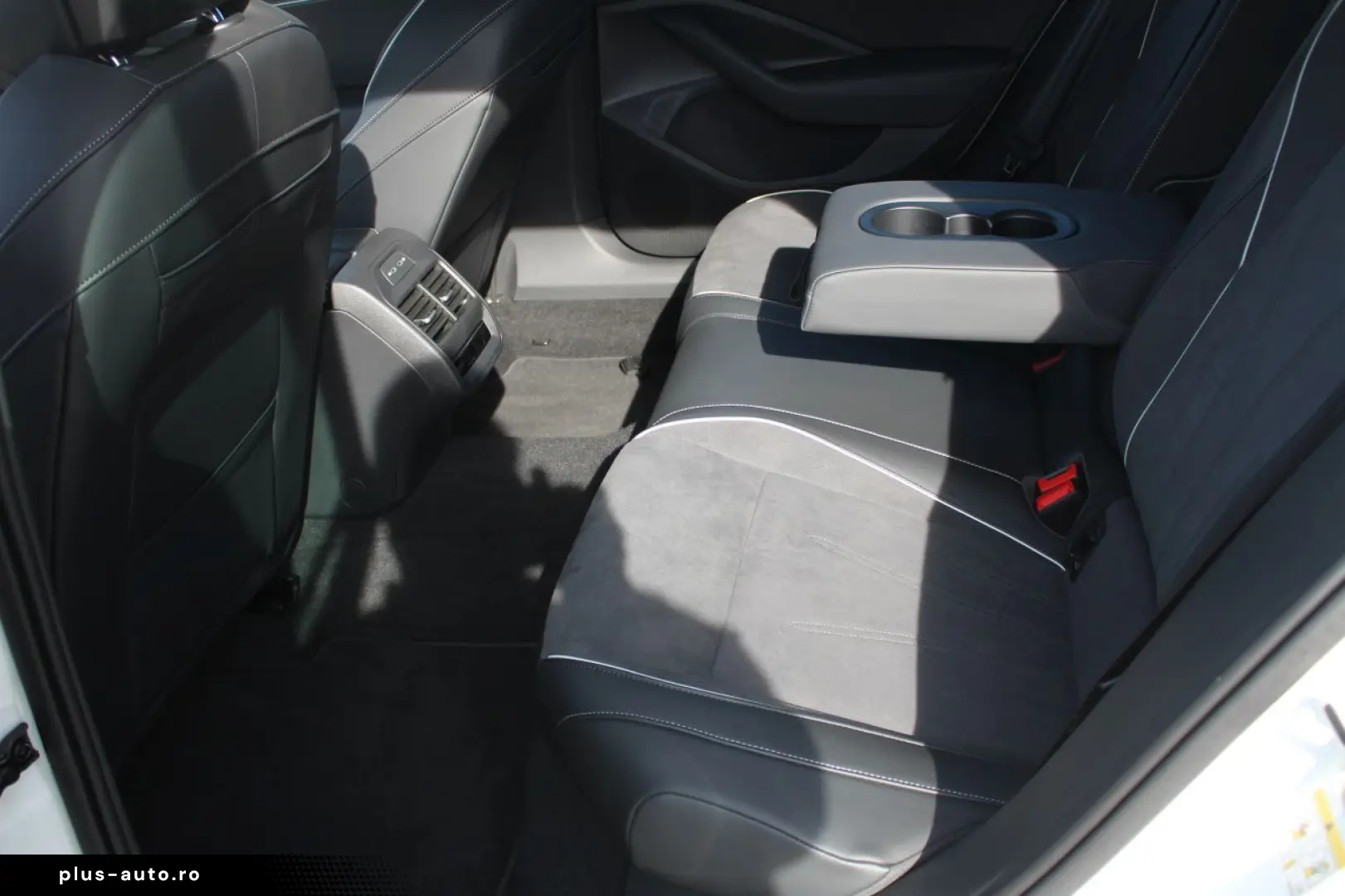 VW Passat Business Variant 1.5 eHybrid DSG LED Rfk