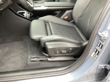 BMW X1 xDrive 30e M-Sport  H&K HUD