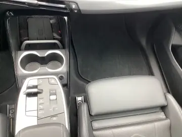 BMW X1 xDrive 30e M-Sport  H&K HUD