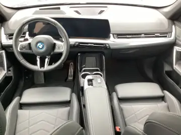 BMW X1 xDrive 30e M-Sport  H&K HUD