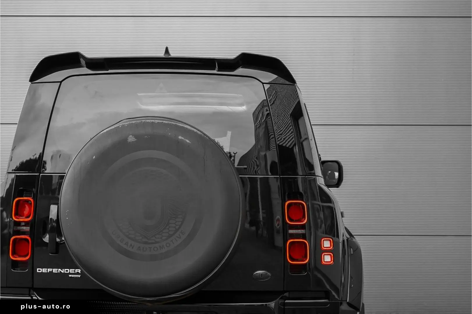 LAND ROVER Defender 110 2.0 P400e URBAN Widetrack Pano