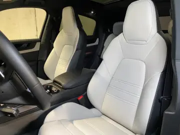 Porsche Cayenne E-Hybrid Coupé Black Edition