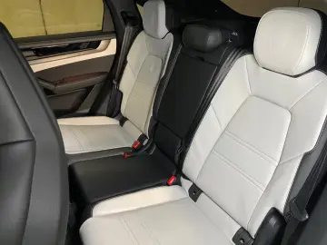 Porsche Cayenne E-Hybrid Coupé Black Edition