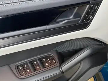 Porsche Cayenne E-Hybrid Coupé Black Edition