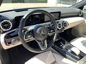 MERCEDES-BENZ CLA 250e Progressive  Pano LED Virtual HUD