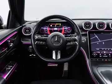 MERCEDES-BENZ C 300 4M AMG-LINE  DISTR PANO AHK 360