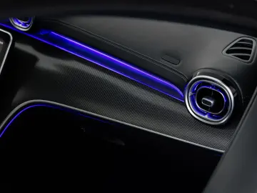 MERCEDES-BENZ C 300 4M AMG-LINE  DISTR PANO AHK 360