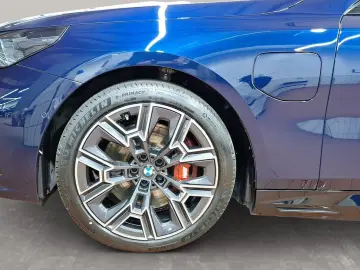 BMW 550E XDRIVE LIMOUSINE