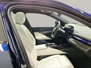 BMW 550E XDRIVE LIMOUSINE