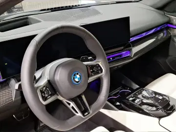 BMW 550E XDRIVE LIMOUSINE
