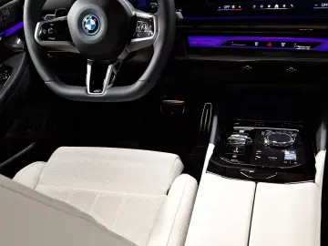 BMW 550E XDRIVE LIMOUSINE