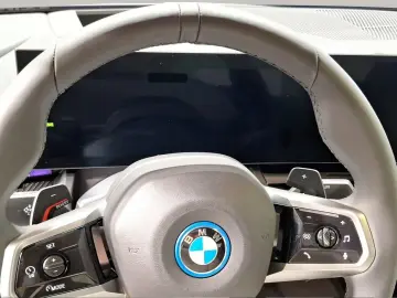 BMW 550E XDRIVE LIMOUSINE
