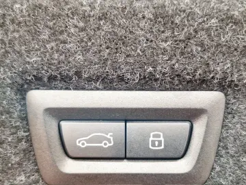 BMW 550E XDRIVE LIMOUSINE