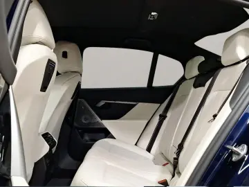 BMW 550E XDRIVE LIMOUSINE
