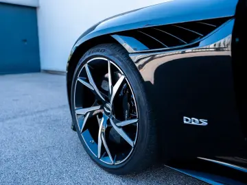 ASTON MARTIN DBS Superleggera 360  Camera B&O