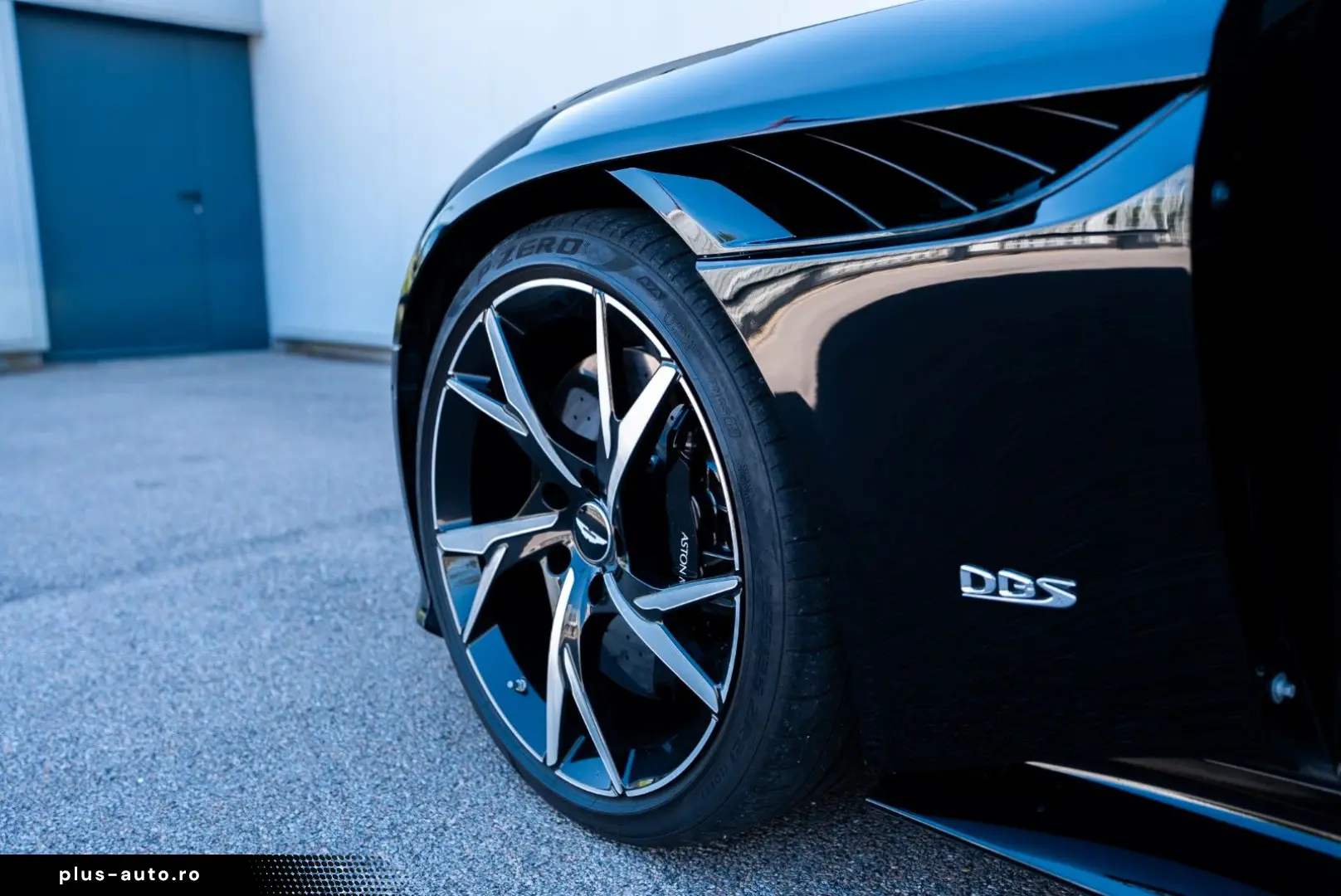 ASTON MARTIN DBS Superleggera 360  Camera B&O