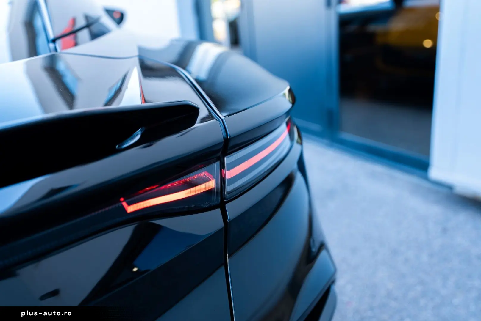 ASTON MARTIN DBS Superleggera 360  Camera B&O