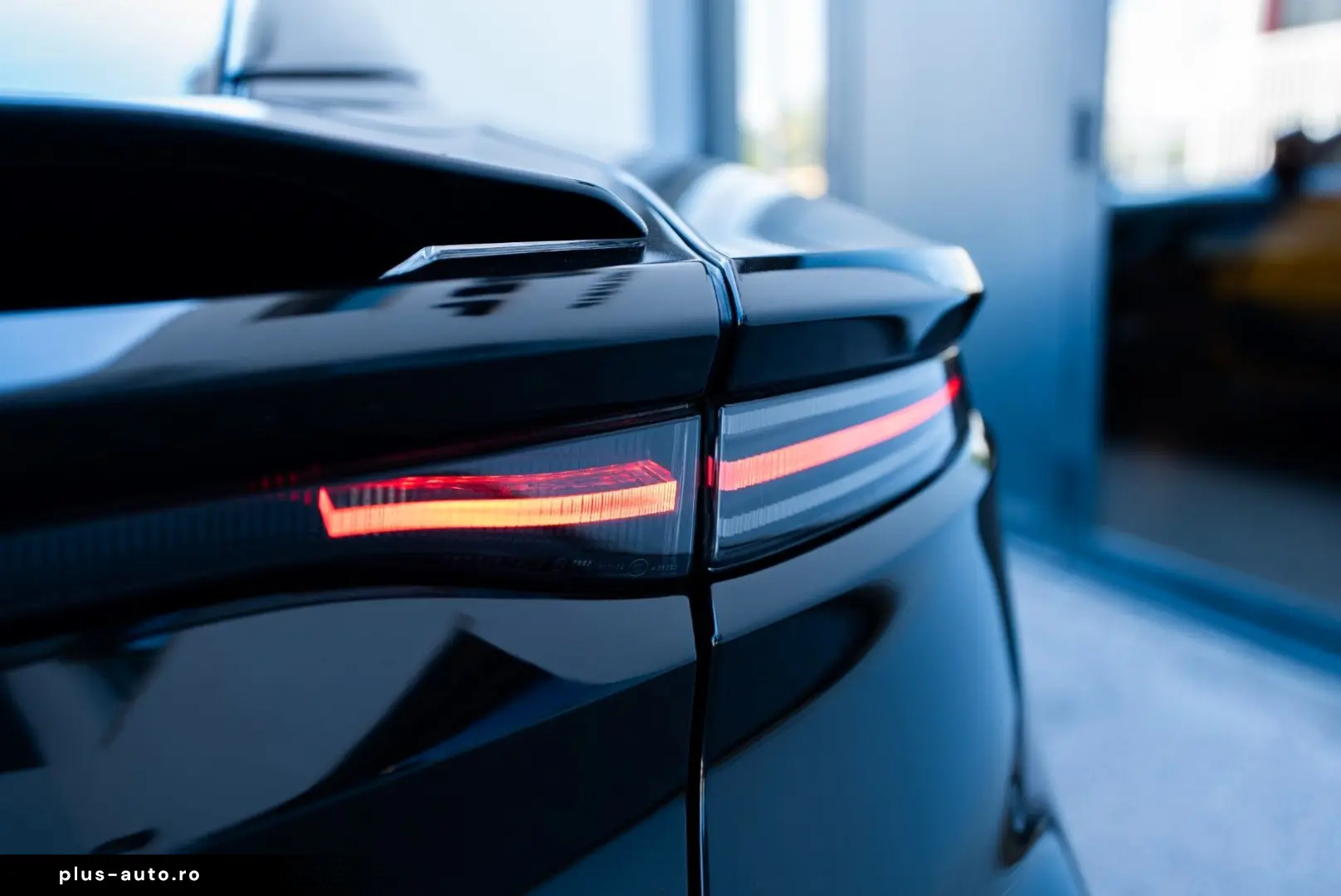 ASTON MARTIN DBS Superleggera 360  Camera B&O