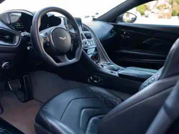 ASTON MARTIN DBS Superleggera 360  Camera B&O