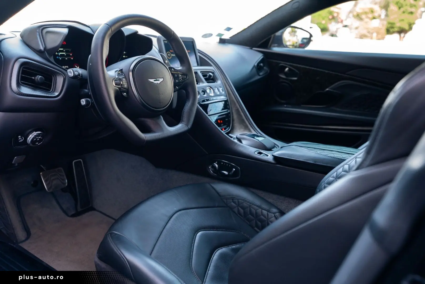 ASTON MARTIN DBS Superleggera 360  Camera B&O