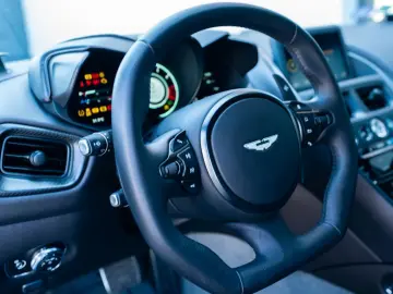 ASTON MARTIN DBS Superleggera 360  Camera B&O