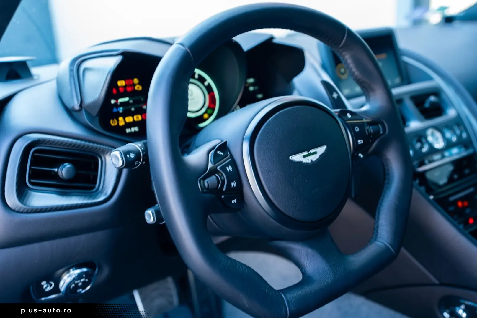 ASTON MARTIN DBS Superleggera 360  Camera B&O