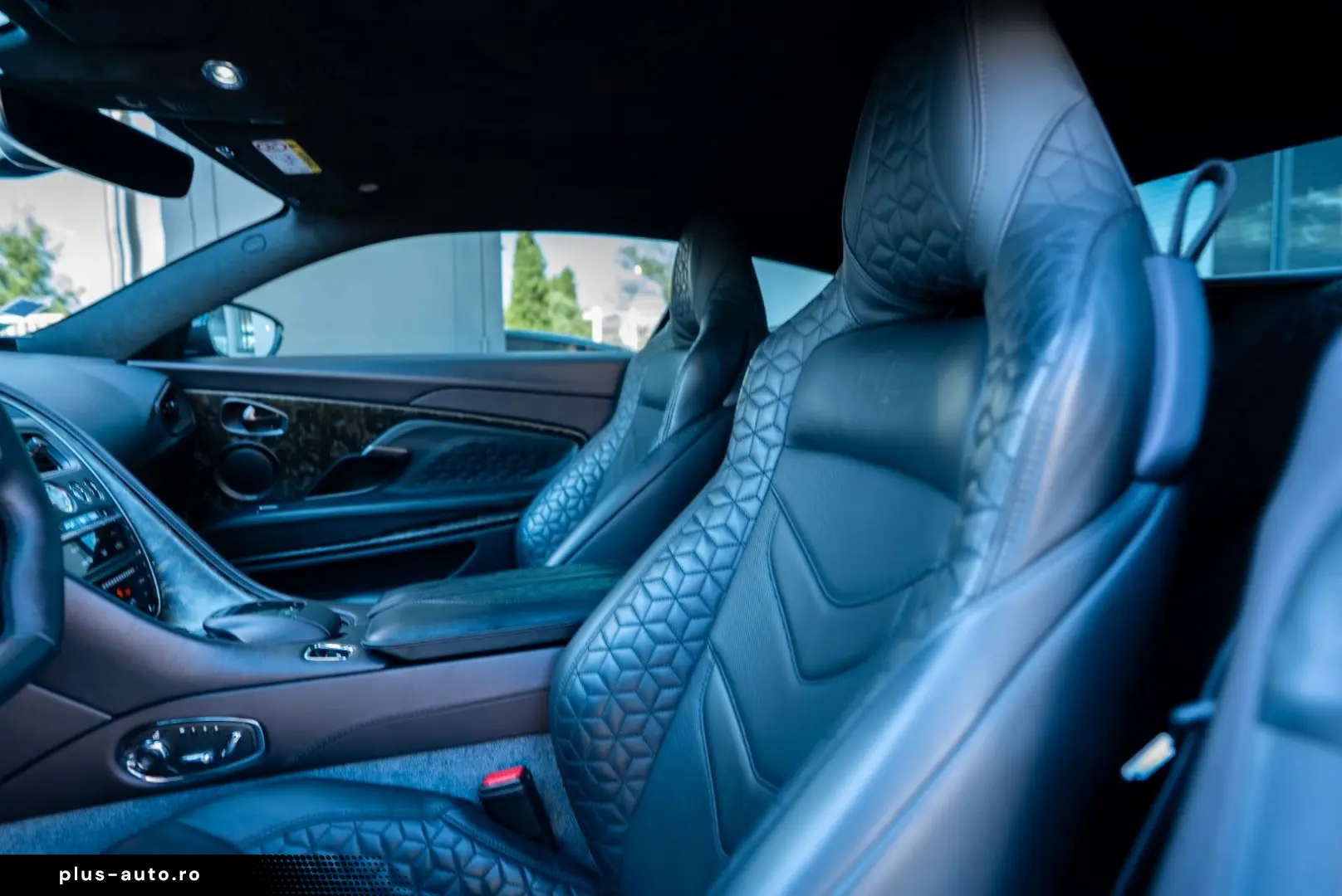 ASTON MARTIN DBS Superleggera 360  Camera B&O