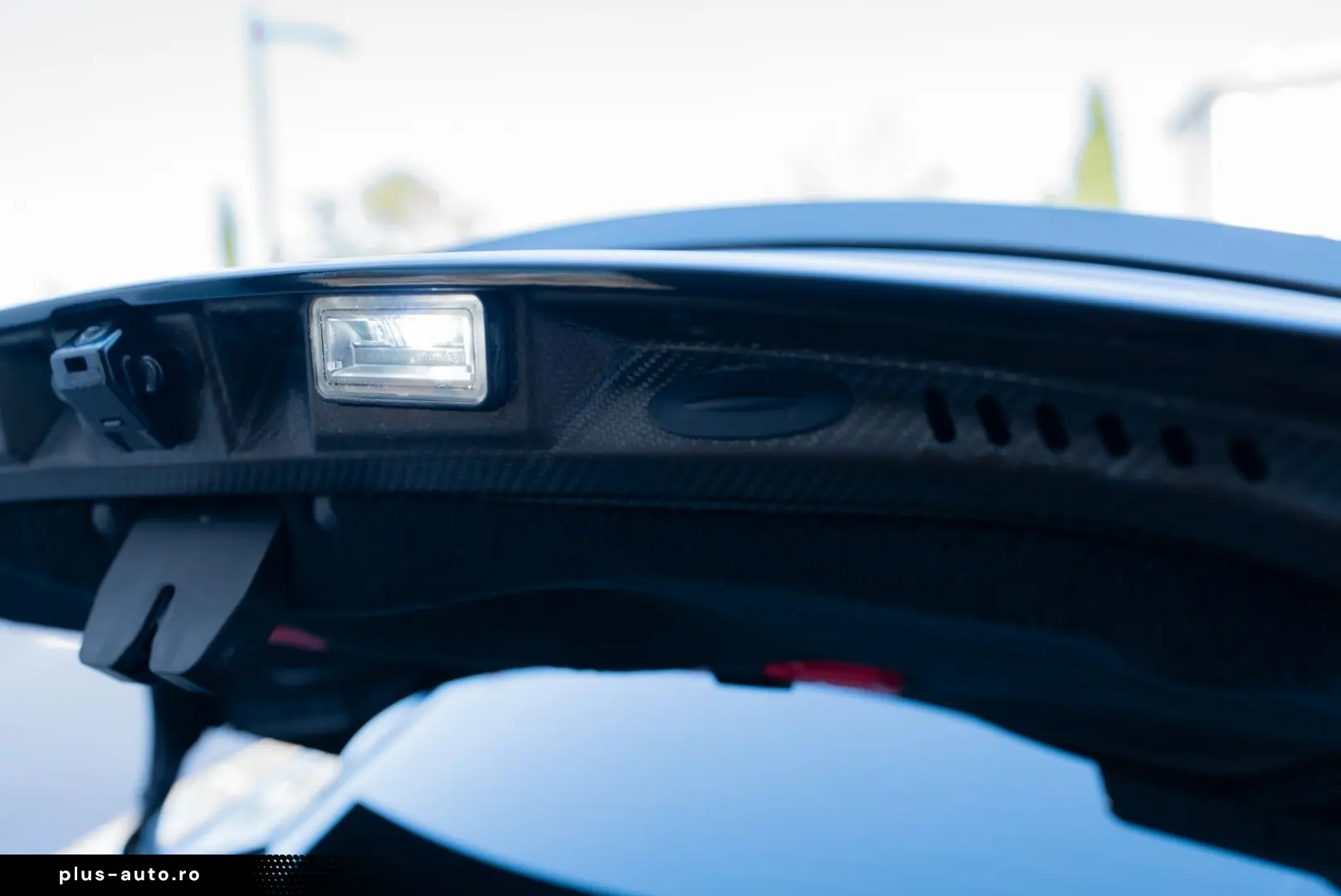 ASTON MARTIN DBS Superleggera 360  Camera B&O